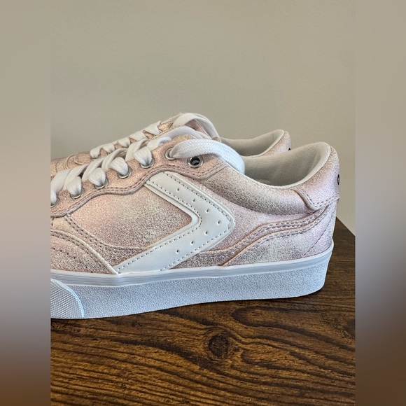 Airwalk Girls Harley-Pink Multi Metal Sneaker NWT Various Sizes - Picture 2 of 8